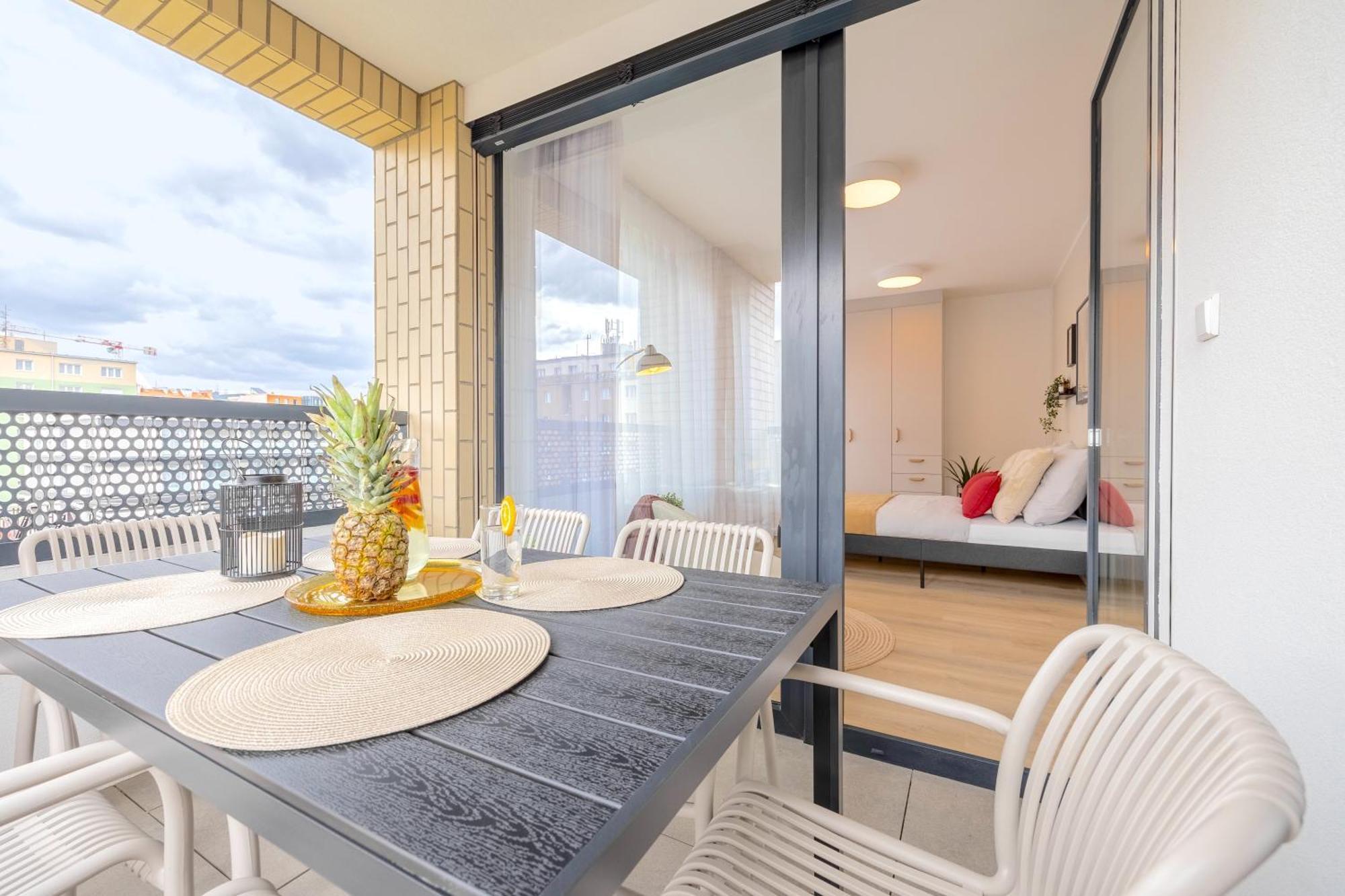 Bright 2Br - 4Th Floor, Balcony, Free Parking By Gravity Prague Praga Exterior foto