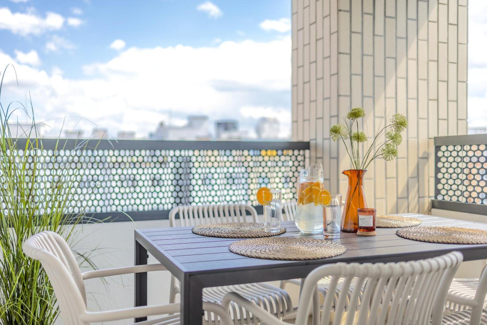 Bright 2Br - 4Th Floor, Balcony, Free Parking By Gravity Prague Praga Exterior foto
