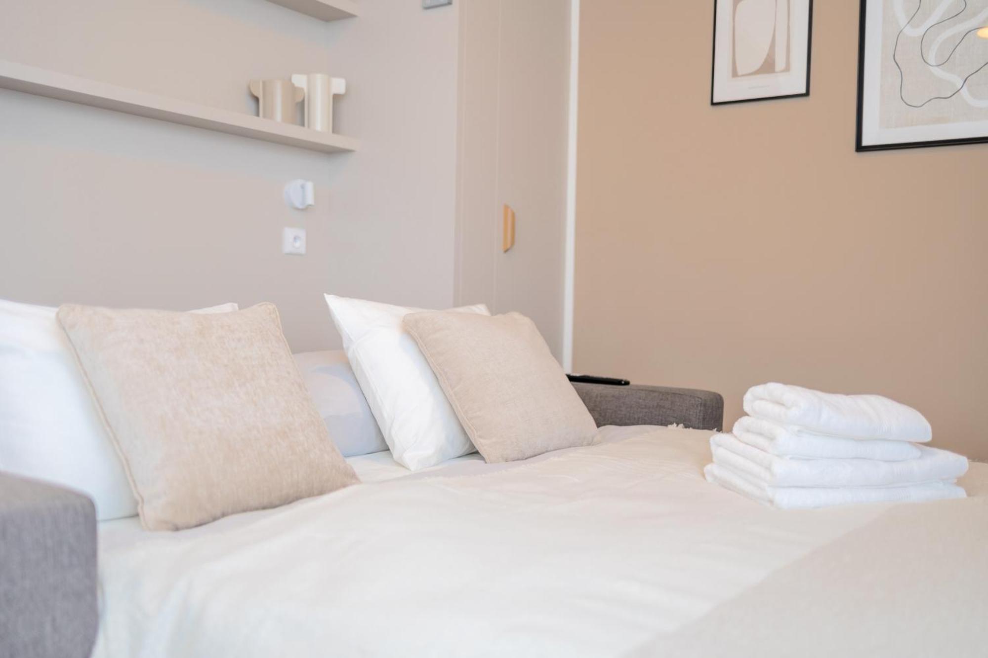 Bright 2Br - 4Th Floor, Balcony, Free Parking By Gravity Prague Praga Exterior foto