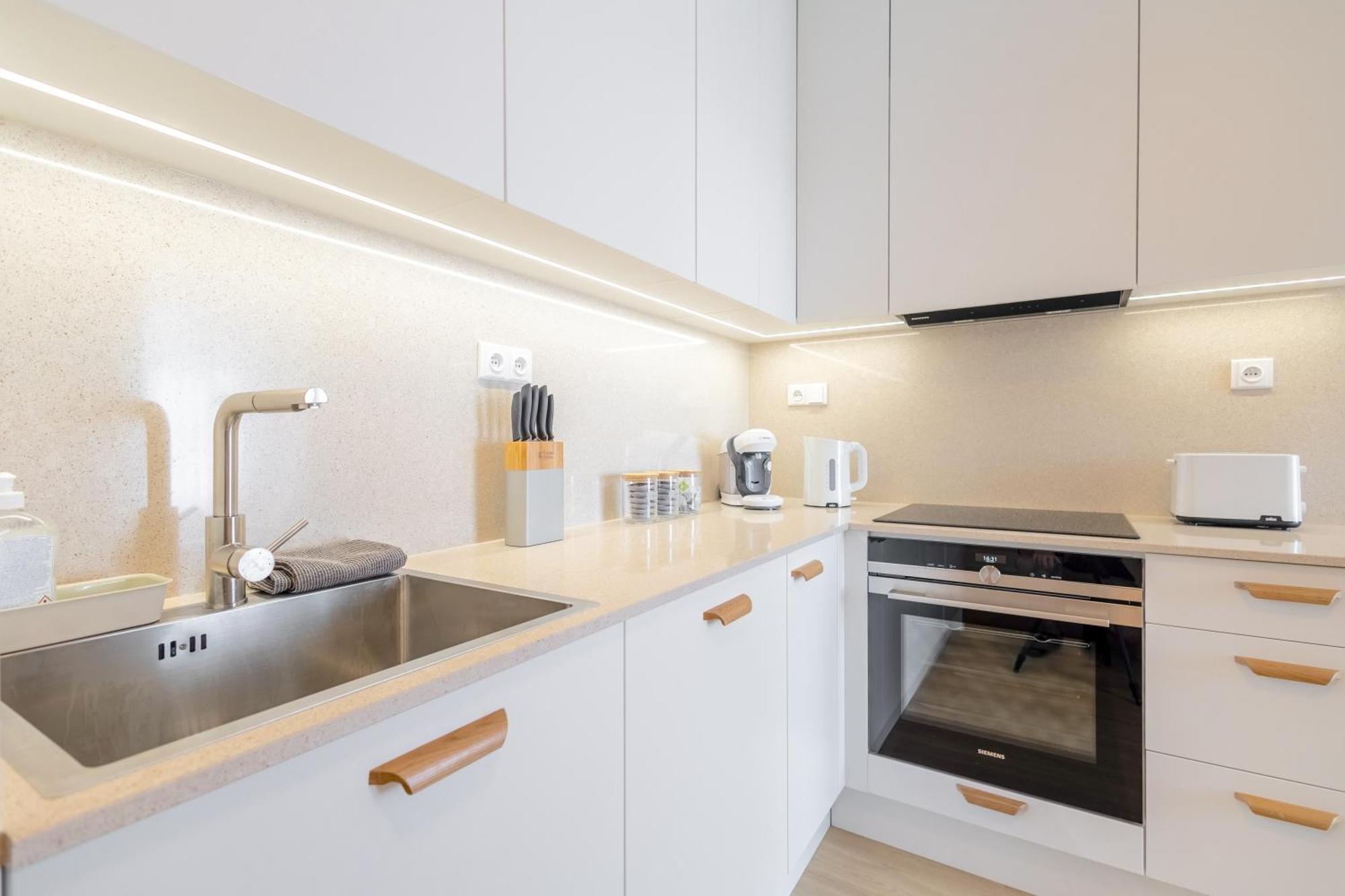 Bright 2Br - 4Th Floor, Balcony, Free Parking By Gravity Prague Praga Exterior foto