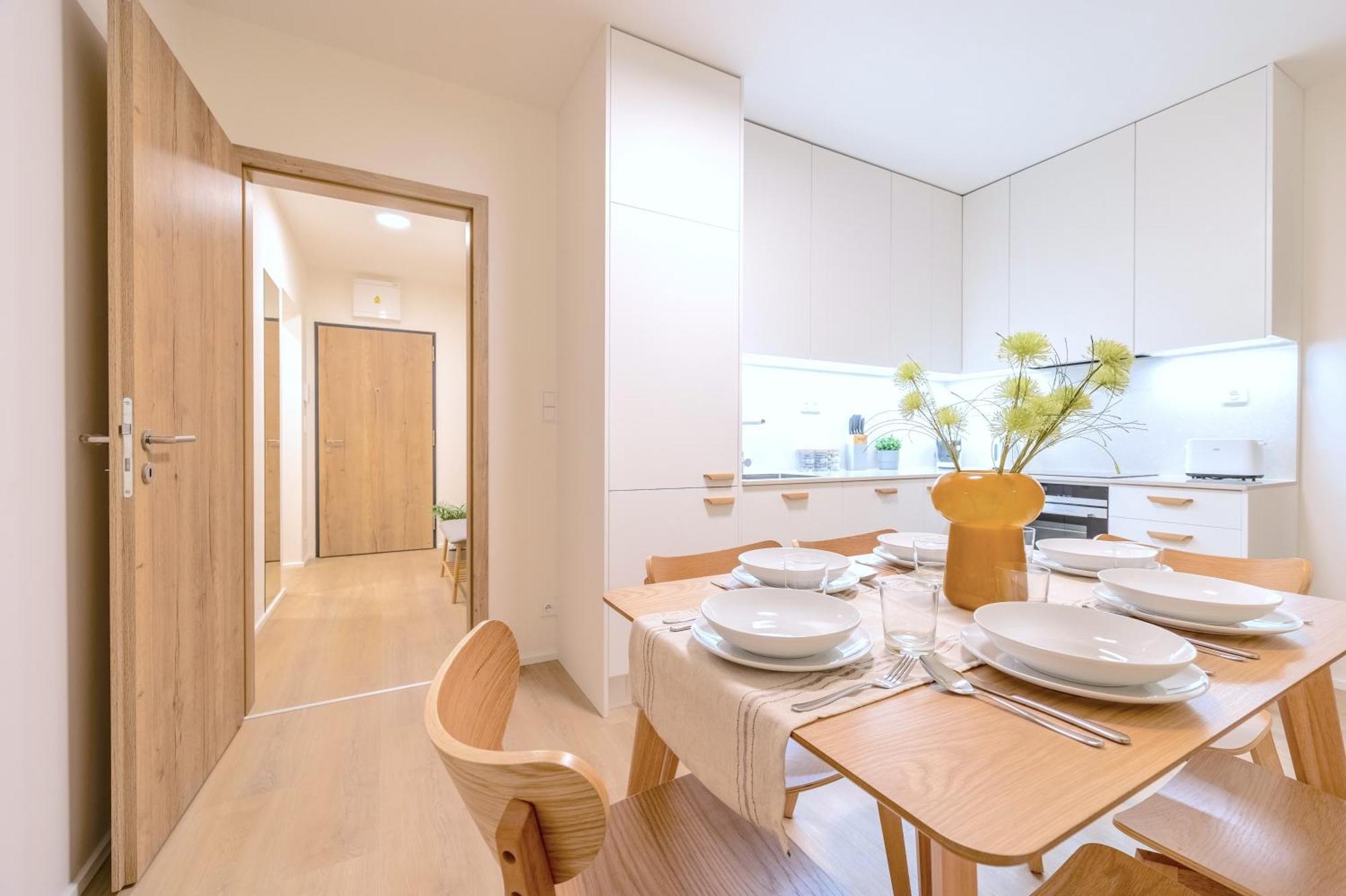 Bright 2Br - 4Th Floor, Balcony, Free Parking By Gravity Prague Praga Exterior foto