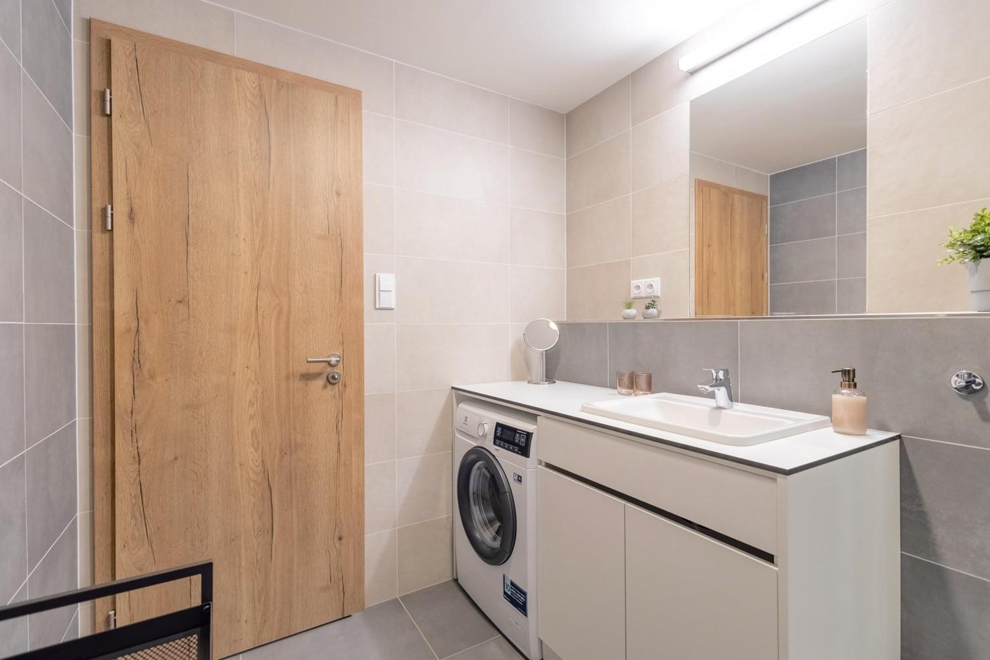 Bright 2Br - 4Th Floor, Balcony, Free Parking By Gravity Prague Praga Exterior foto