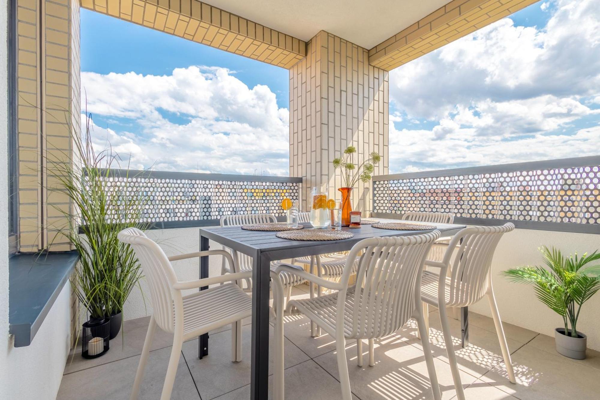 Bright 2Br - 4Th Floor, Balcony, Free Parking By Gravity Prague Praga Exterior foto