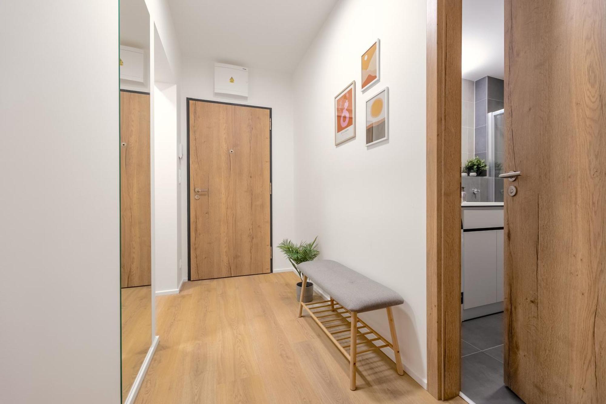 Bright 2Br - 4Th Floor, Balcony, Free Parking By Gravity Prague Praga Exterior foto