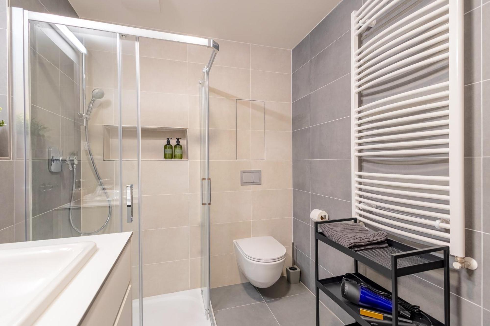 Bright 2Br - 4Th Floor, Balcony, Free Parking By Gravity Prague Praga Exterior foto